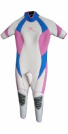 Women's wesuit with unfinished cuffs